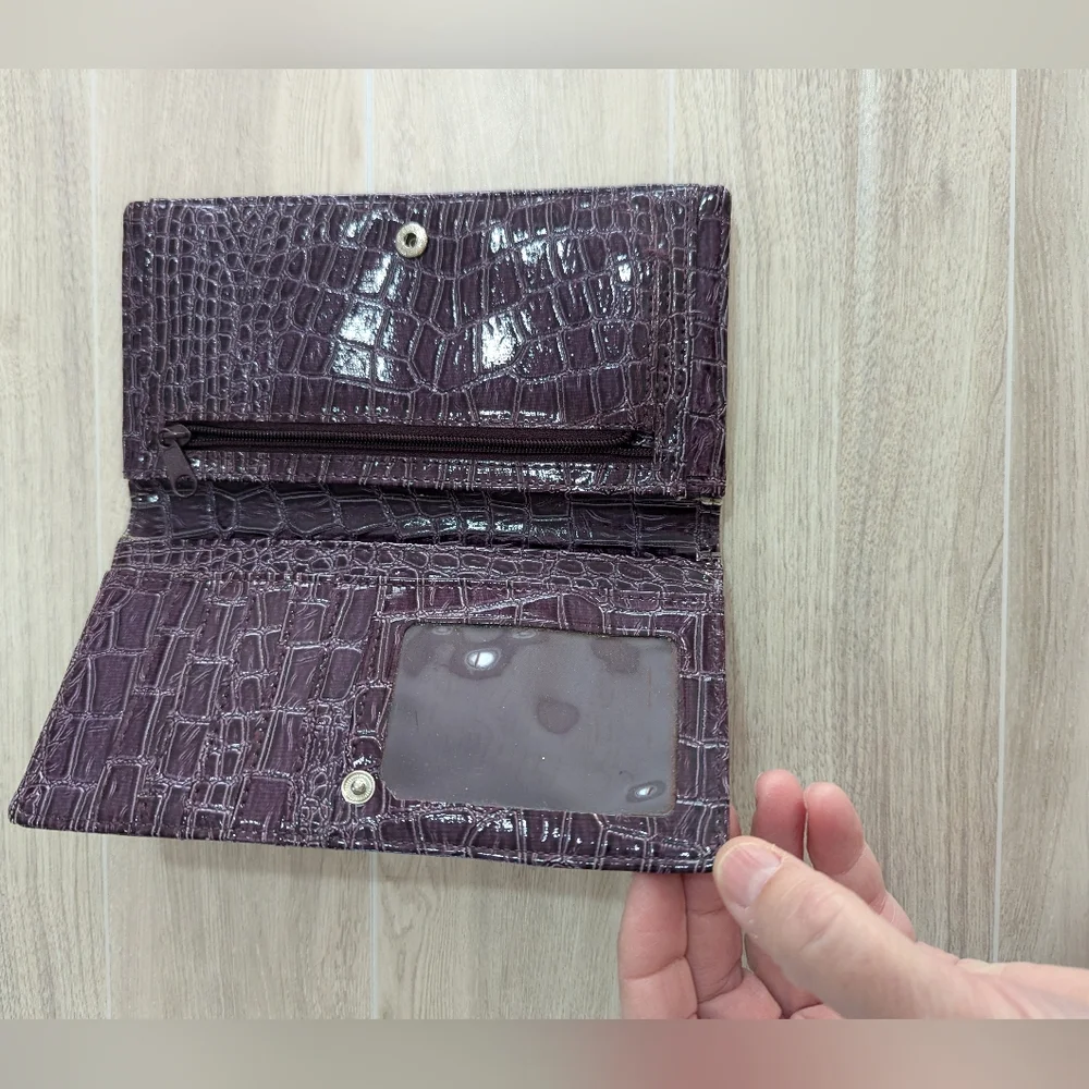Kenneth Cole Reaction Dark Plum Croc Embossed Clutch Wallet Organizer *GUC